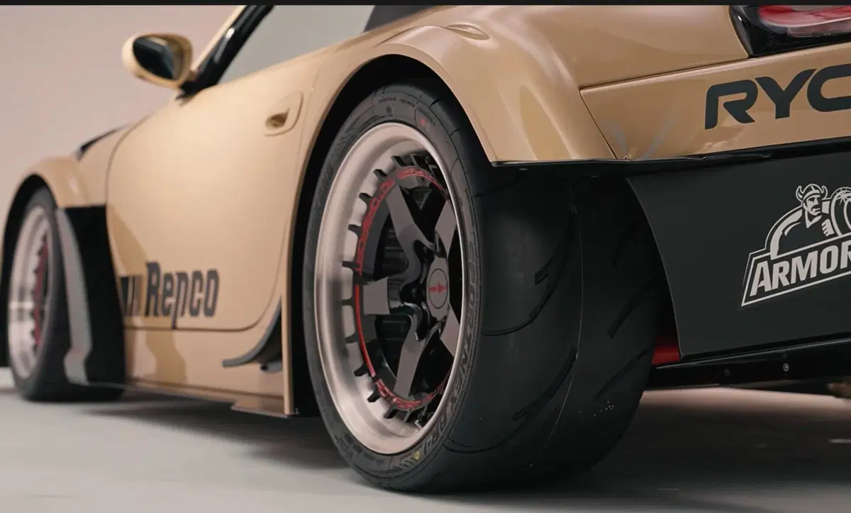 Porsche 911 con motore V8 anteriore e oltre 1.200 cavalli: l’eresia australiana che funziona davvero (5)