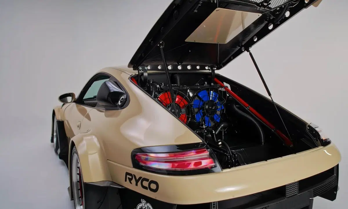 Porsche 911 con motore V8 anteriore e oltre 1.200 cavalli: l’eresia australiana che funziona davvero (8)