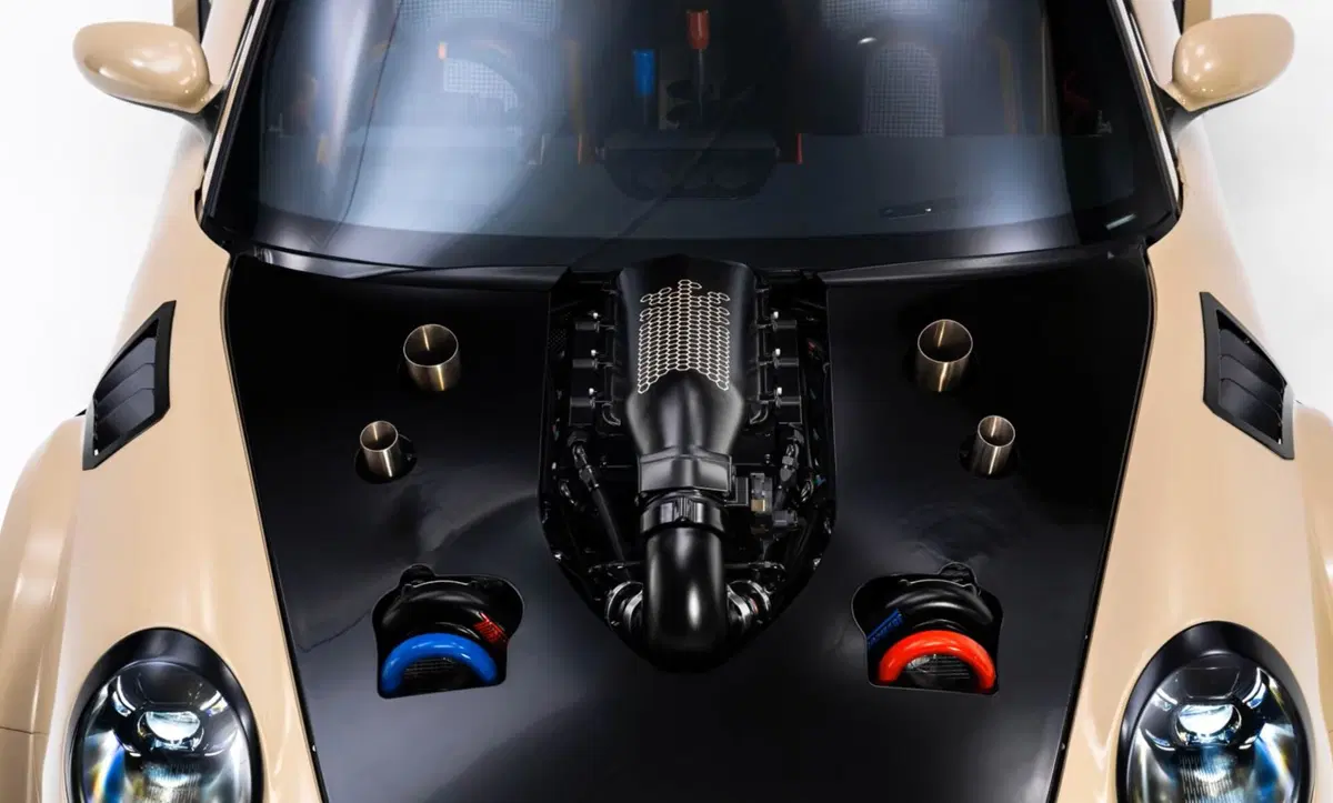 Porsche 911 con motore V8 anteriore e oltre 1.200 cavalli: l’eresia australiana che funziona davvero (11)