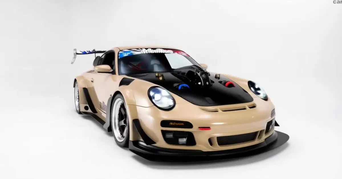 Porsche 911 con motore V8 anteriore e oltre 1.200 cavalli: l’eresia australiana che funziona davvero