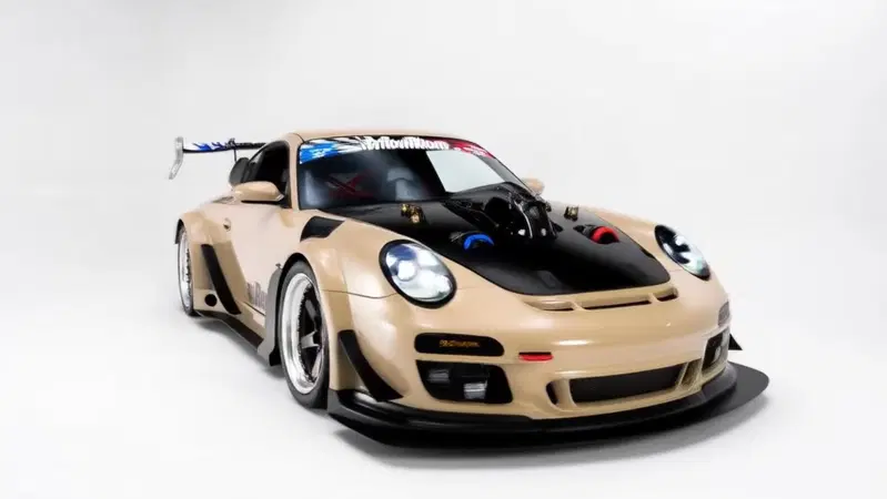 Porsche 911 con motore V8 anteriore e oltre 1.200 cavalli: l’eresia australiana che funziona davvero