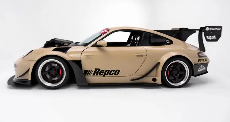 Porsche ShowTime Repco-Mod 933 di profilo