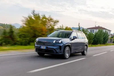 AION V, il SUV elettrico cinese arriva in Italia: prezzi e primo contatto