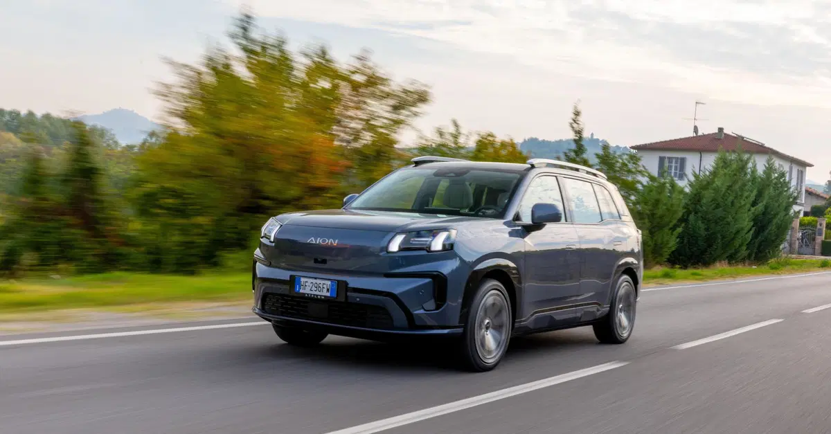 AION V, il SUV elettrico cinese arriva in Italia: prezzi e primo contatto