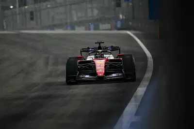 “Metà vetture con più motore dell’altra”: la furia di Sainz e la clamorosa ammissione della FIA. Ecco cosa è successo nelle falsate qualifiche della Sprint a Singapore