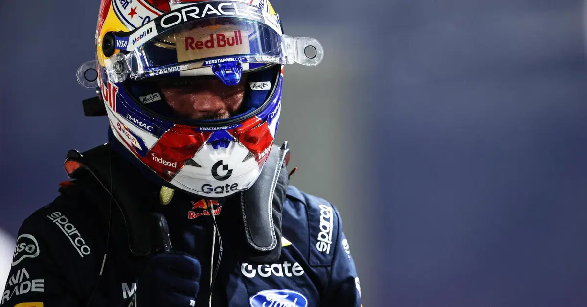 F1. Singapore, Verstappen in pole ma la Sprint Qualifying è macchiata: Mercedes in crisi con l'upgrade e caos Overtake Mode