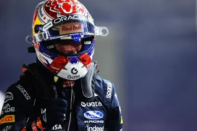 F1. Singapore, Verstappen in pole ma la Sprint Qualifying è macchiata: Mercedes in crisi con l'upgrade e caos Overtake Mode