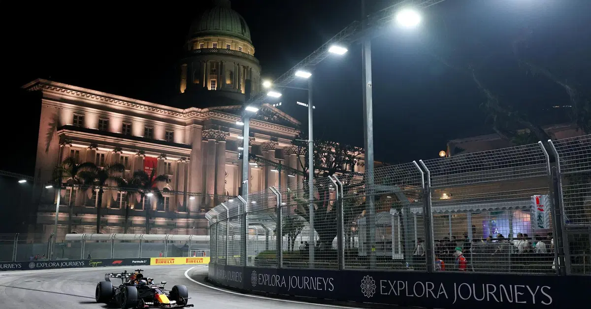 Verstappen in pole, caos tecnico Mercedes e la Ferrari all’attacco: la cronaca LIVE della Sprint a Singapore