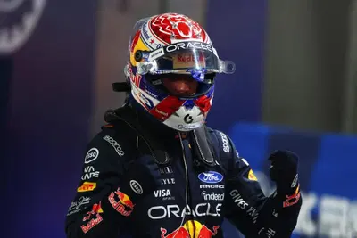 F1, Verstappen sfata il tabù Singapore! Pole da urlo a Marina Bay, ma Leclerc è a 54 millesimi. Hamilton 3° in qualifica