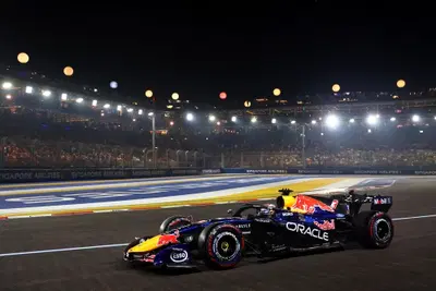 Tutto pronto a Marina Bay: Verstappen sogna in pole a Singapore, le Ferrari e Antonelli pronte all'assalto. Segui la gara LIVE
