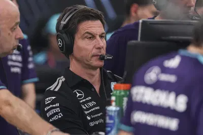 'Gli metterò un cuscino sotto il sedere!': Toto Wolff e la frase su Kimi. Poi il retroscena sulla lotta Antonelli-Russell: 'Farò tesoro del consiglio di Prost su Senna'