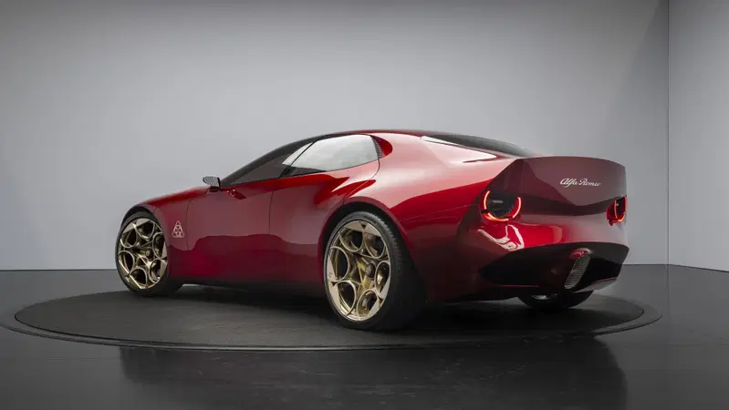 Alfa Romeo Cuorerosso: 4,70 metri di muscoli e futuro. Per ricordare al mondo cosa vuol dire Alfa