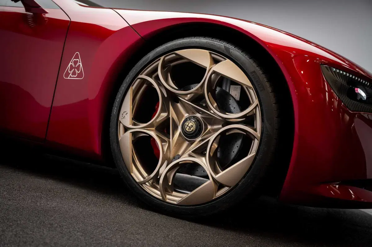 Alfa Romeo Cuorerosso, i dettagli (7)