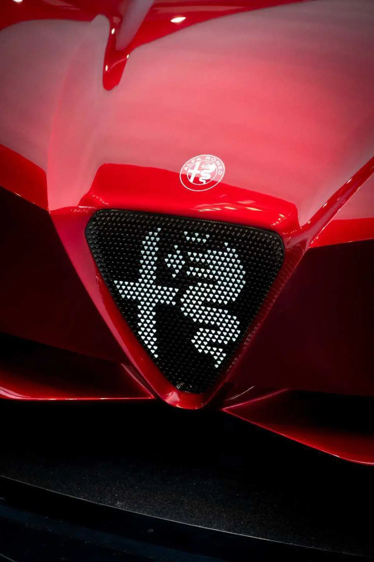 Alfa Romeo Cuorerosso: 4,70 metri di muscoli e futuro. Per ricordare al mondo cosa vuol dire Alfa