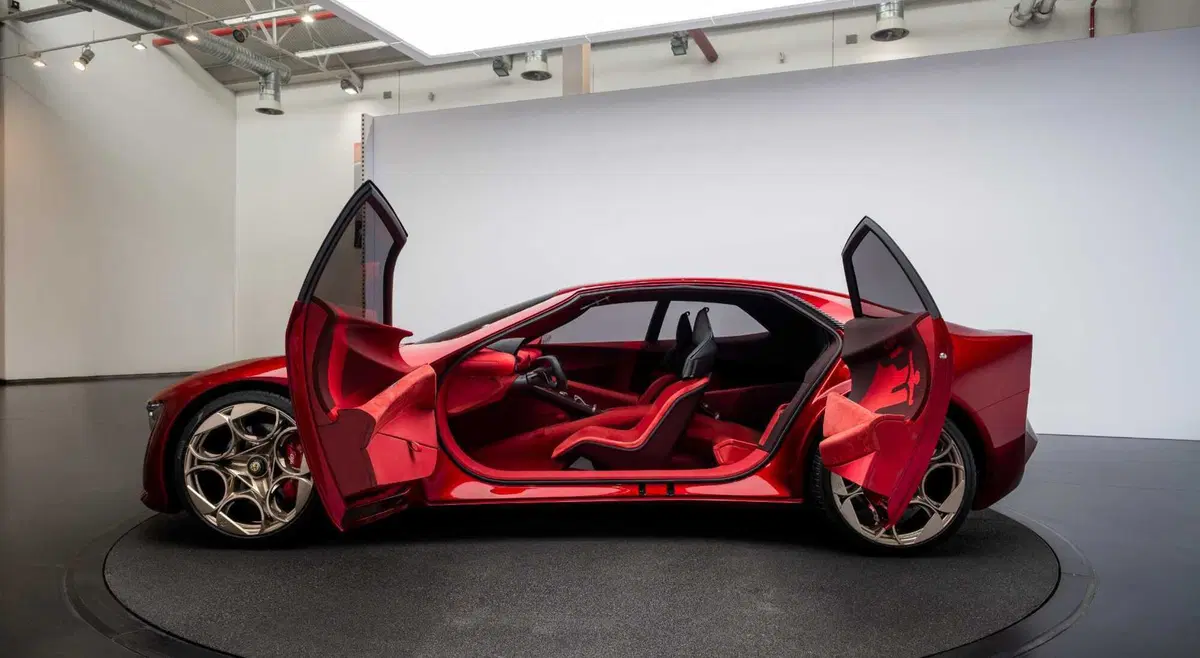 Alfa Romeo Cuorerosso: 4,70 metri di muscoli e futuro. Per ricordare al mondo cosa vuol dire Alfa (10)