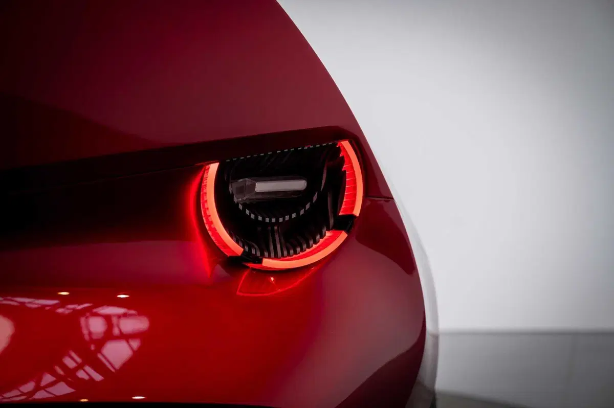 Alfa Romeo Cuorerosso: 4,70 metri di muscoli e futuro. Per ricordare al mondo cosa vuol dire Alfa (14)