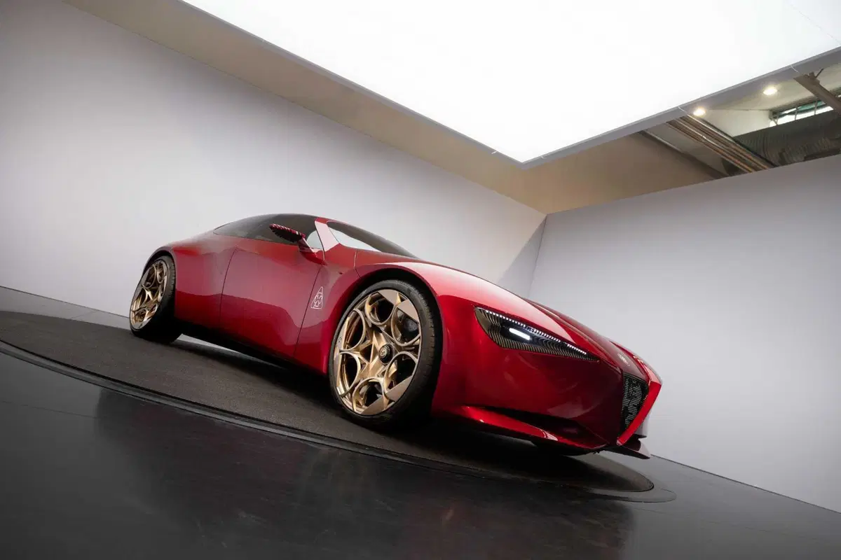 Alfa Romeo Cuorerosso: 4,70 metri di muscoli e futuro. Per ricordare al mondo cosa vuol dire Alfa (25)