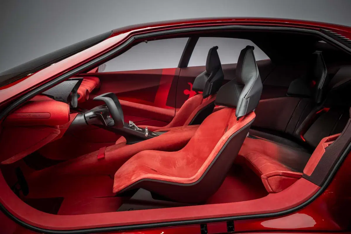Alfa Romeo Cuorerosso: 4,70 metri di muscoli e futuro. Per ricordare al mondo cosa vuol dire Alfa (26)