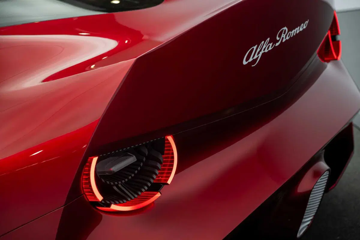 Alfa Romeo Cuorerosso: 4,70 metri di muscoli e futuro. Per ricordare al mondo cosa vuol dire Alfa (28)