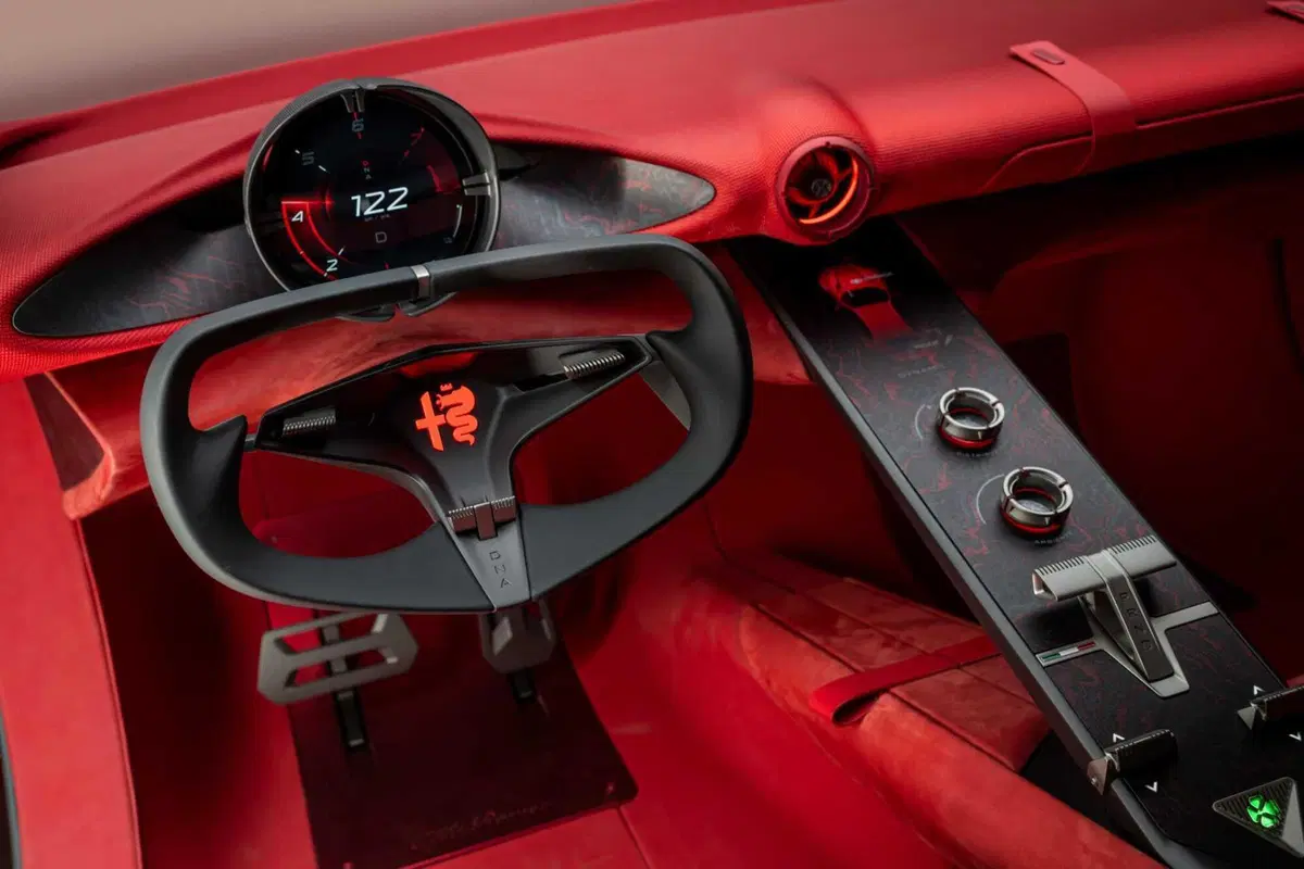 Alfa Romeo Cuorerosso: 4,70 metri di muscoli e futuro. Per ricordare al mondo cosa vuol dire Alfa (30)
