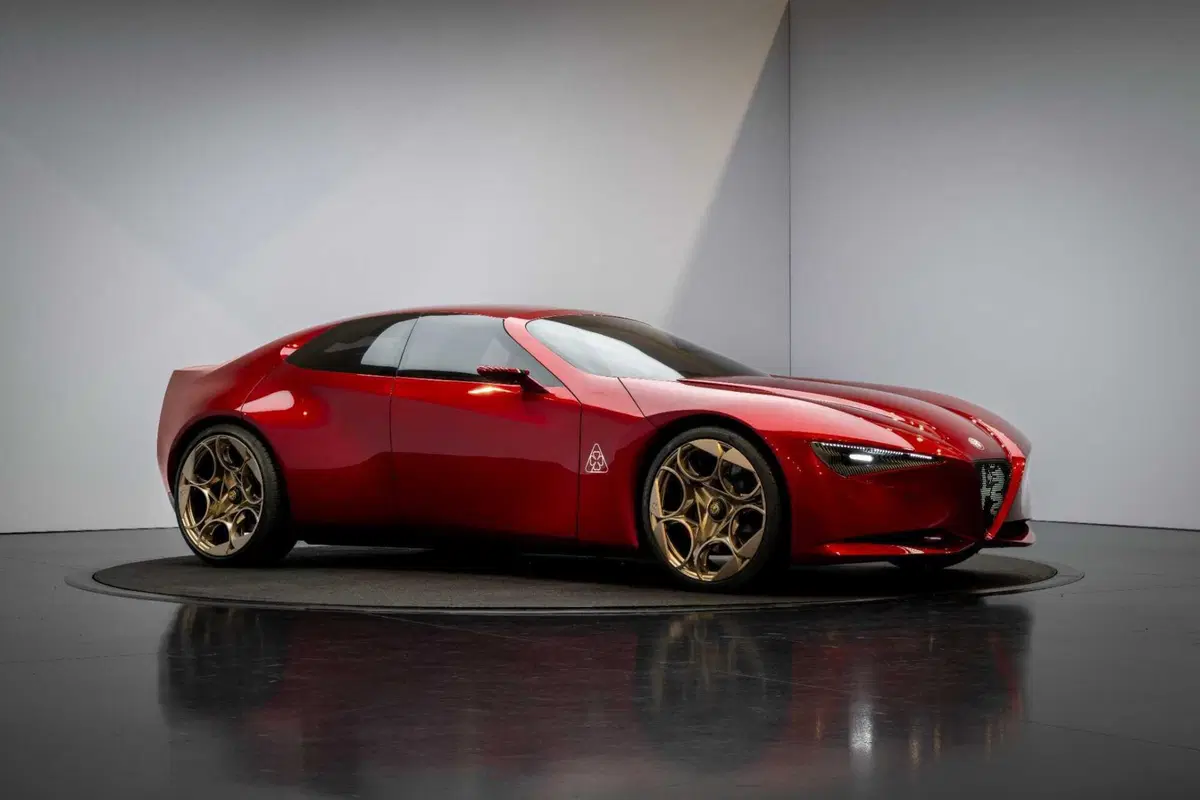 Alfa Romeo Cuorerosso: 4,70 metri di muscoli e futuro. Per ricordare al mondo cosa vuol dire Alfa (39)