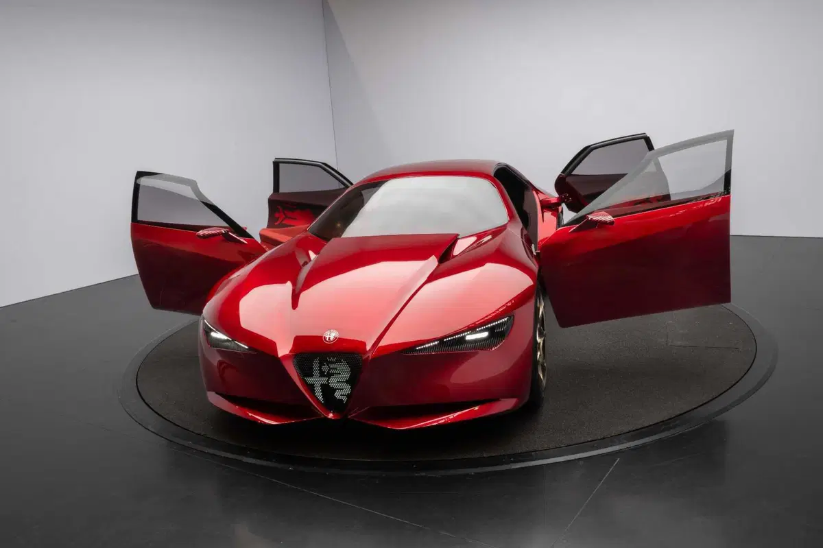 Alfa Romeo Cuorerosso: 4,70 metri di muscoli e futuro. Per ricordare al mondo cosa vuol dire Alfa (42)