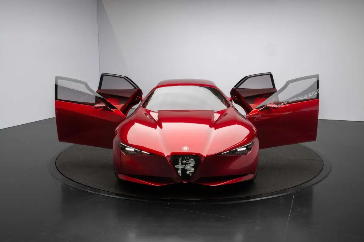 Alfa Romeo Cuorerosso: 4,70 metri di muscoli e futuro. Per ricordare al mondo cosa vuol dire Alfa (43)
