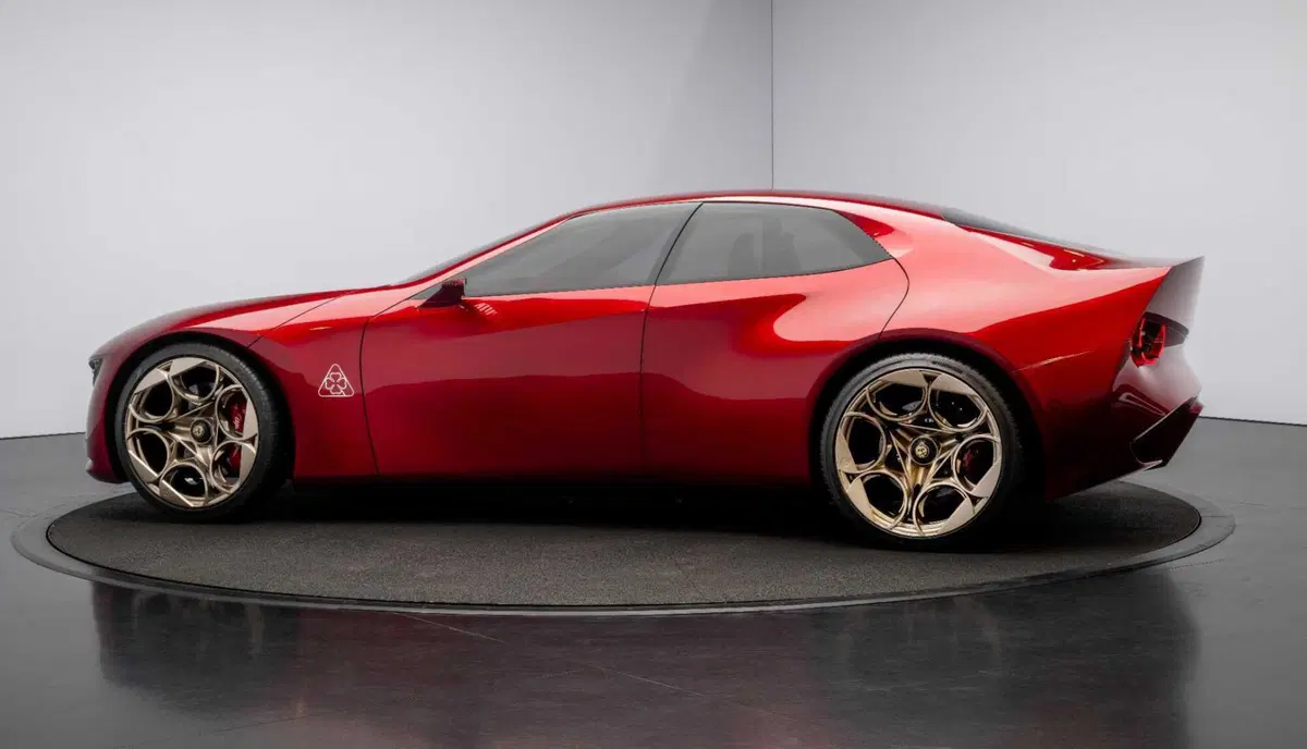 Alfa Romeo Cuorerosso: 4,70 metri di muscoli e futuro. Per ricordare al mondo cosa vuol dire Alfa (47)