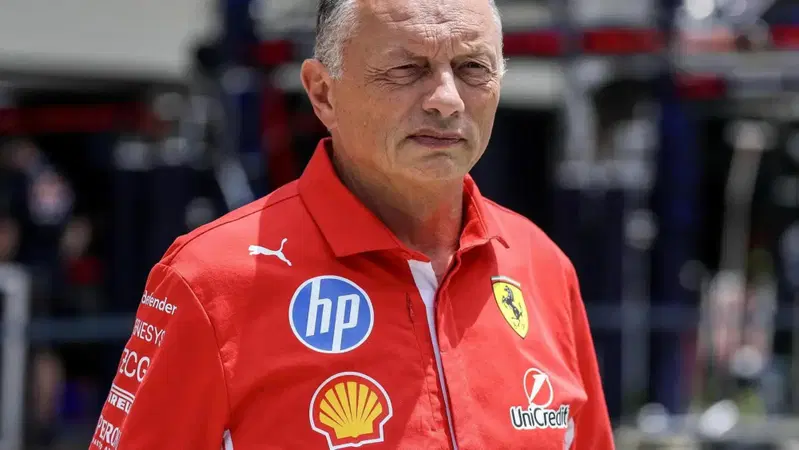 F1, 'Non incolpate la squadra': il retroscena di Vasseur sul clamoroso 'no' di Hamilton con la VSC a Singapore