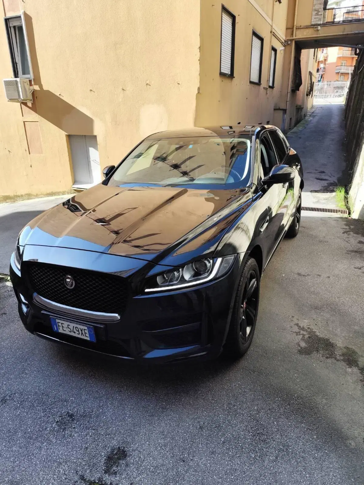 Jaguar F-Pace usata a Genova (4)