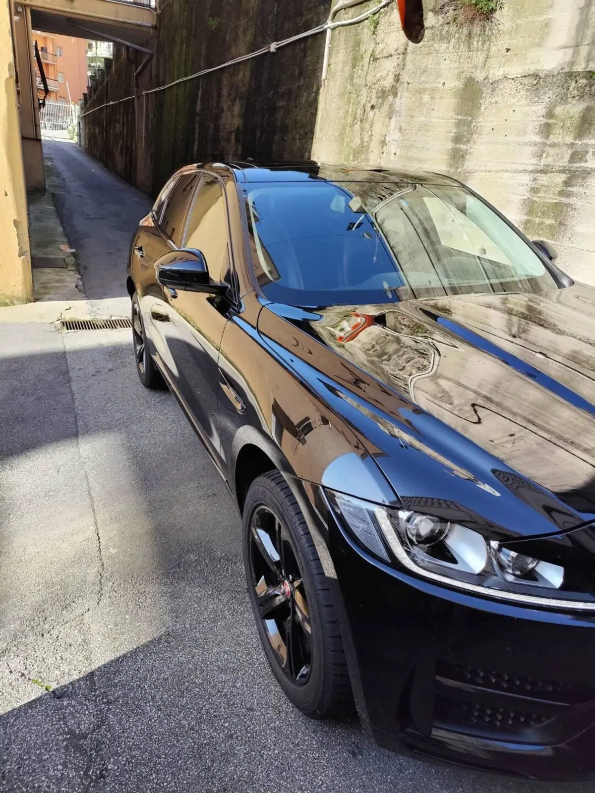 Jaguar F-Pace usata a Genova (5)