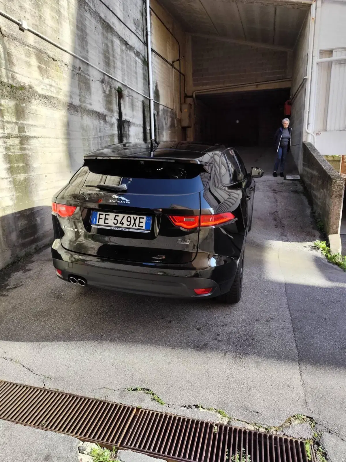 Jaguar F-Pace usata a Genova (6)