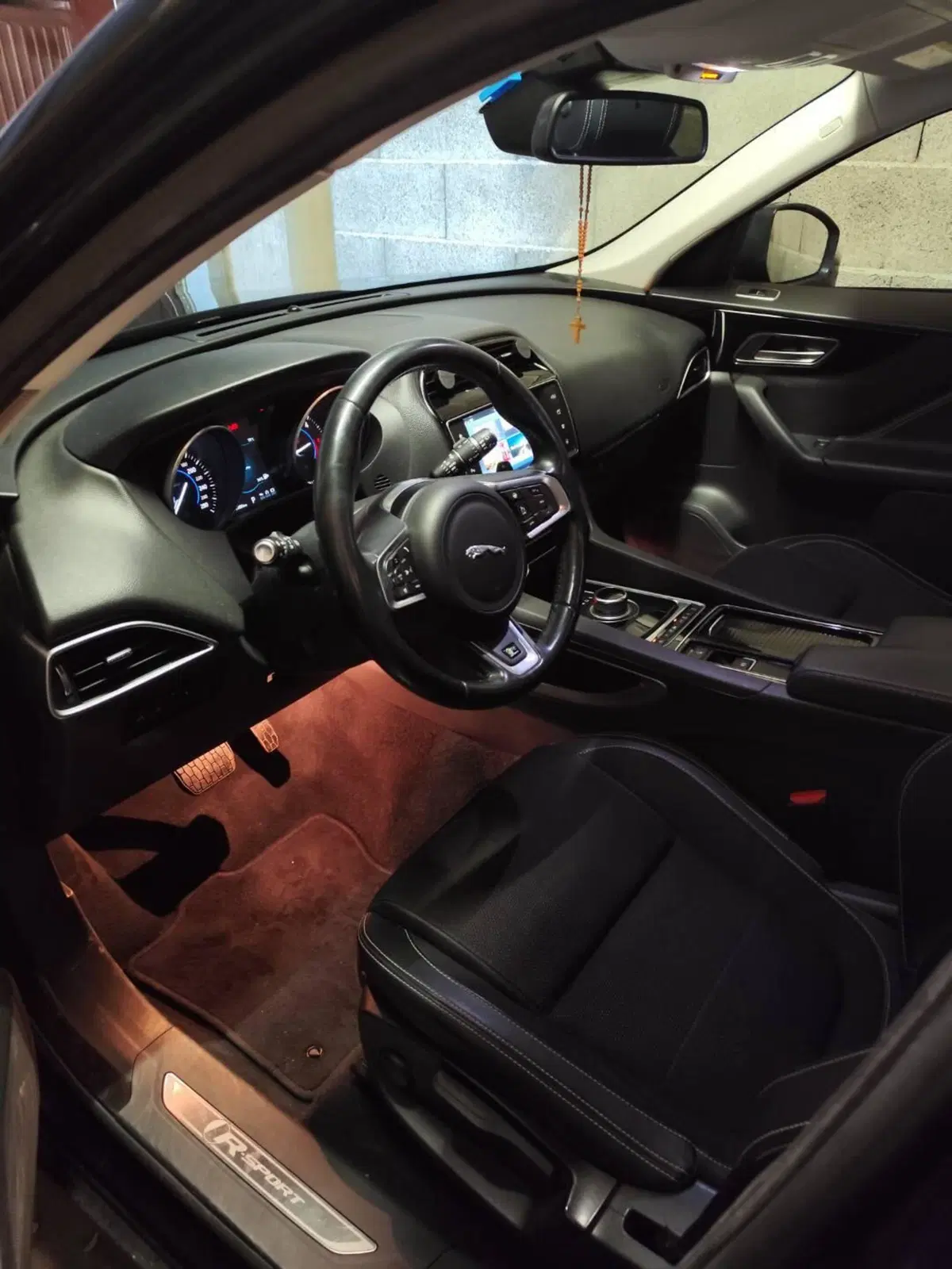 Jaguar F-Pace usata a Genova (7)