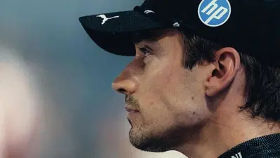 “Vi spiego il mio errore con Max e cosa serve alla Ferrari”: Leclerc sul podio a Singapore ma frena gli entusiasmi