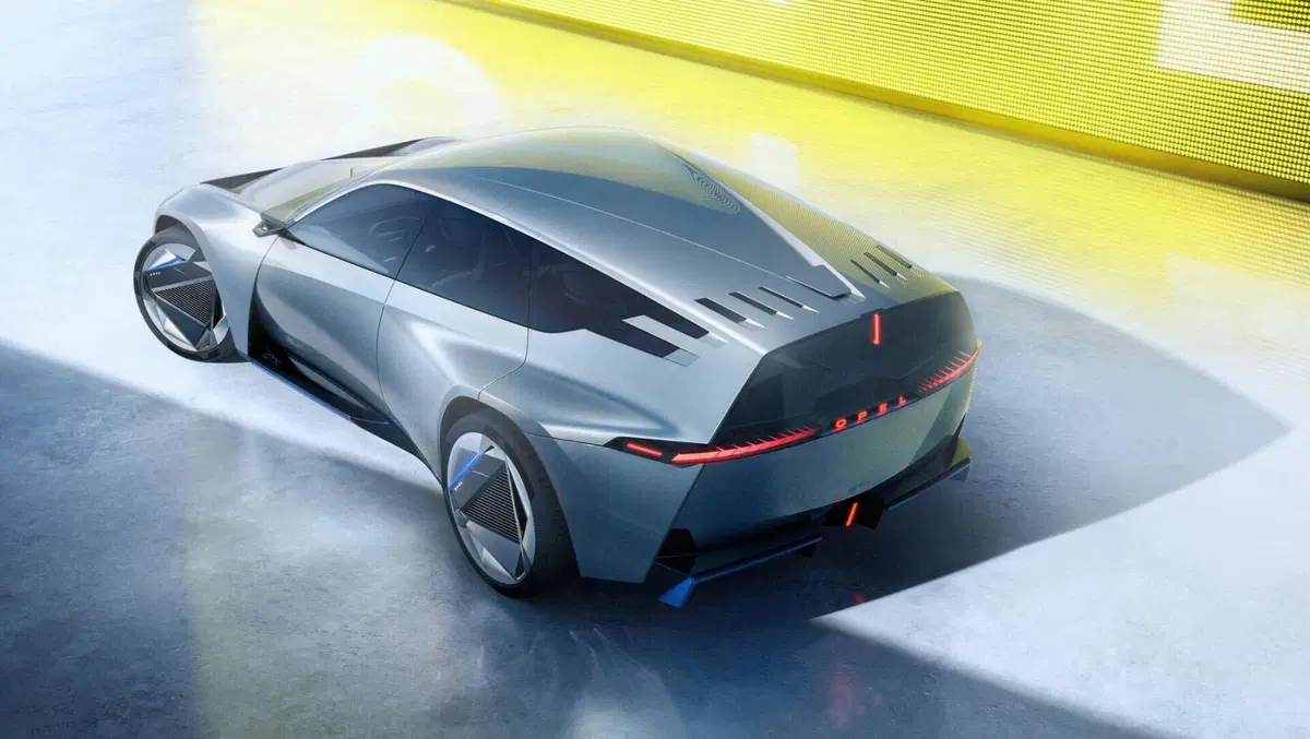 Opel STX Concept: la station wagon del futuro debutta a Parigi tra aerodinamica attiva e design emozionale (2)