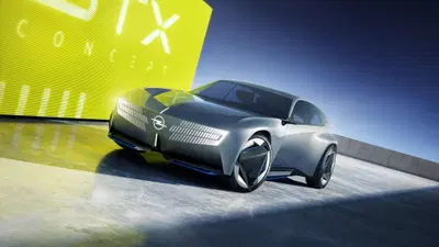 Opel STX Concept: la station wagon del futuro debutta a Parigi tra aerodinamica attiva e design emozionale