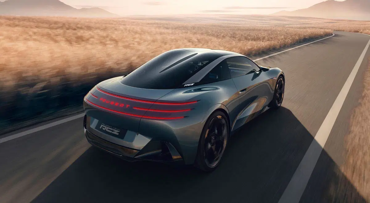 Peugeot RCZ Vision: a Parigi il Leone ruggisce con il manifesto del "Futuro Felino" e 500 CV di potenza (4)