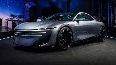 Peugeot RCZ Vision: a Parigi il Leone ruggisce con il manifesto del 'Futuro Felino' e 500 CV di potenza