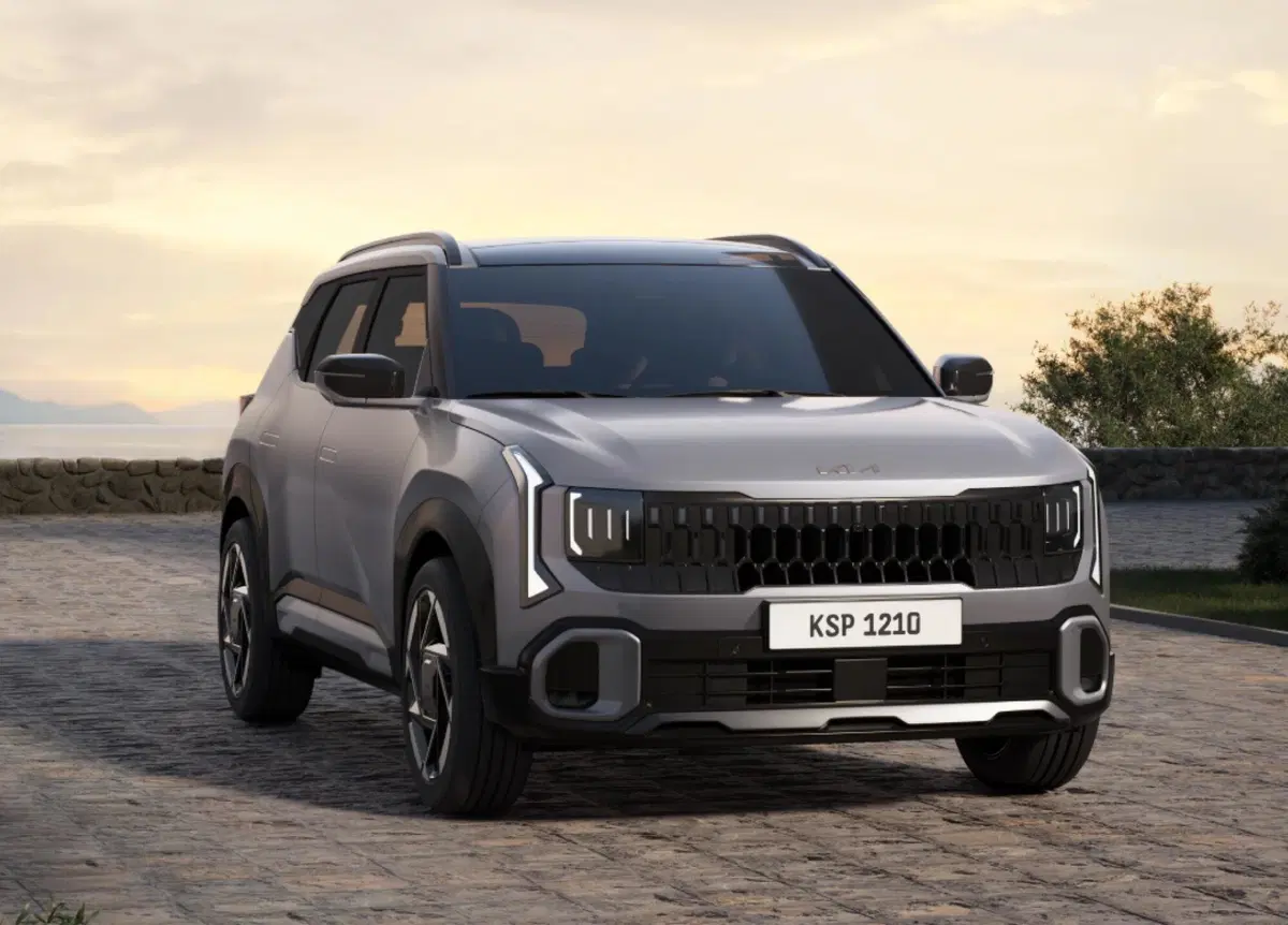 Kia Seltos Full-Hybrid debutta a Parigi: e-AWD e prezzo da 35.000 euro, in Italia a novembre