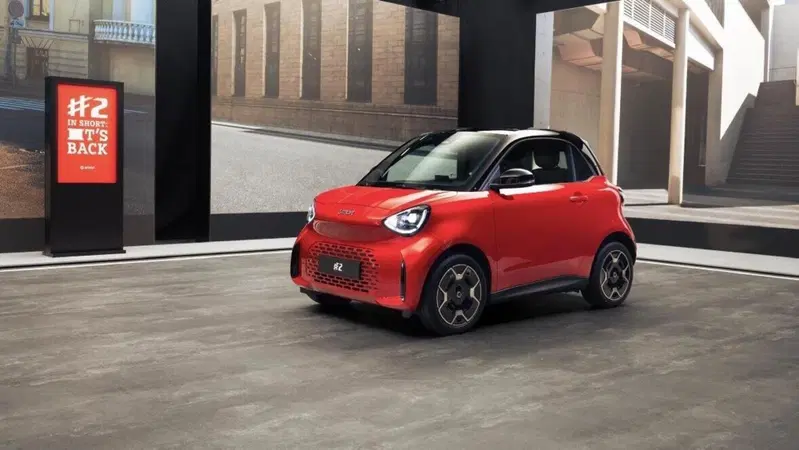 La Smart fortwo rinasce: al Salone di Parigi debutta la nuova Smart #2 elettrica