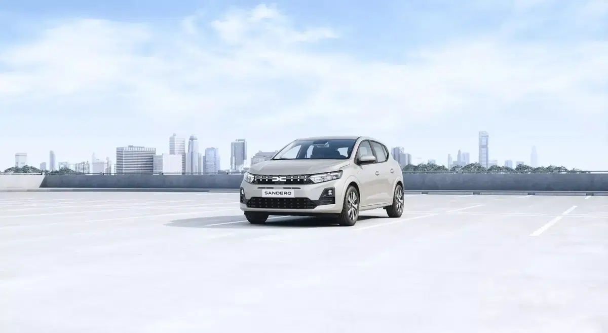 Dacia Sandero Streetway Full Hybrid, la novità più interessante è sotto il cofano: prezzi da 19.900 euro