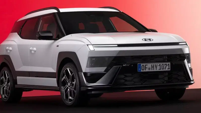Hyundai Bayon N Line, il SUV cambia volto: design più sportivo, interni digitali e arriva la full hybrid