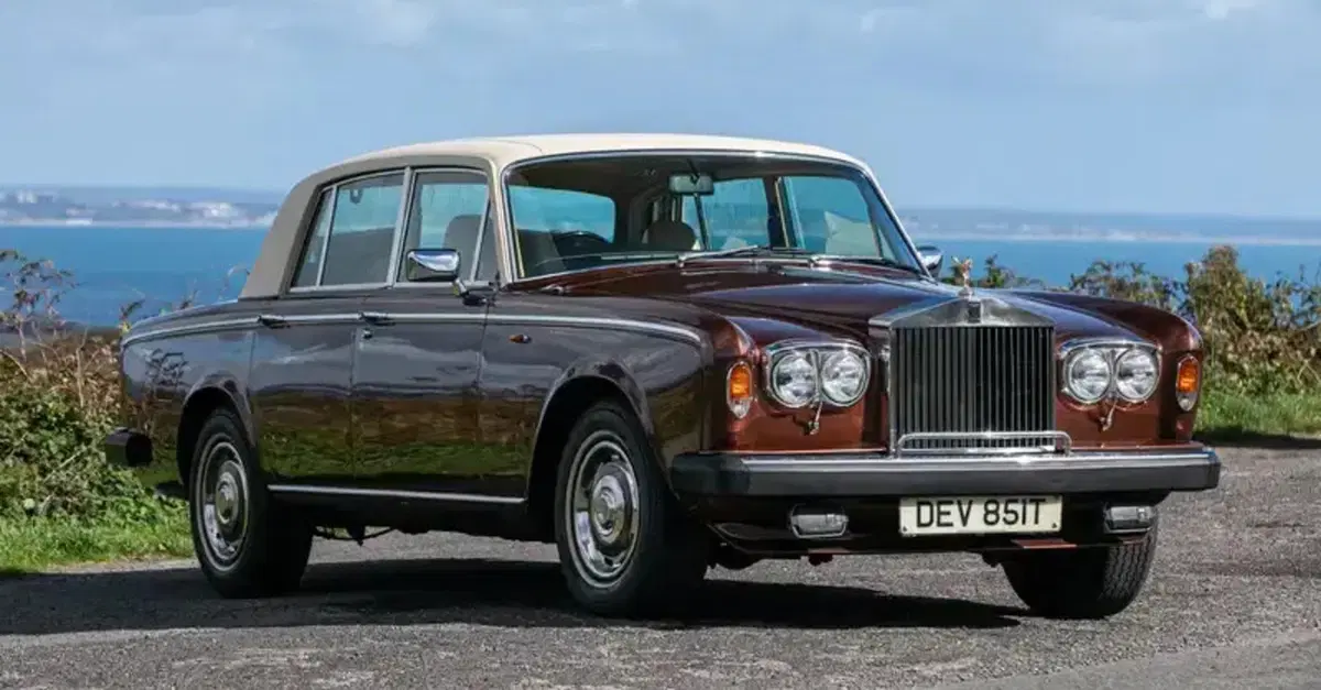 La Rolls-Royce di Noel Gallagher va all’asta: quanto costa l’auto simbolo degli Oasis