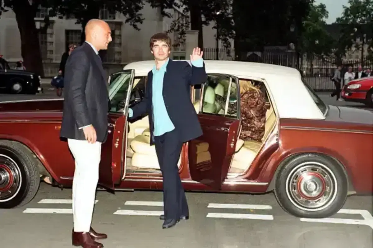 La Rolls-Royce di Noel Gallagher va all’asta: quanto costa l’auto simbolo degli Oasis