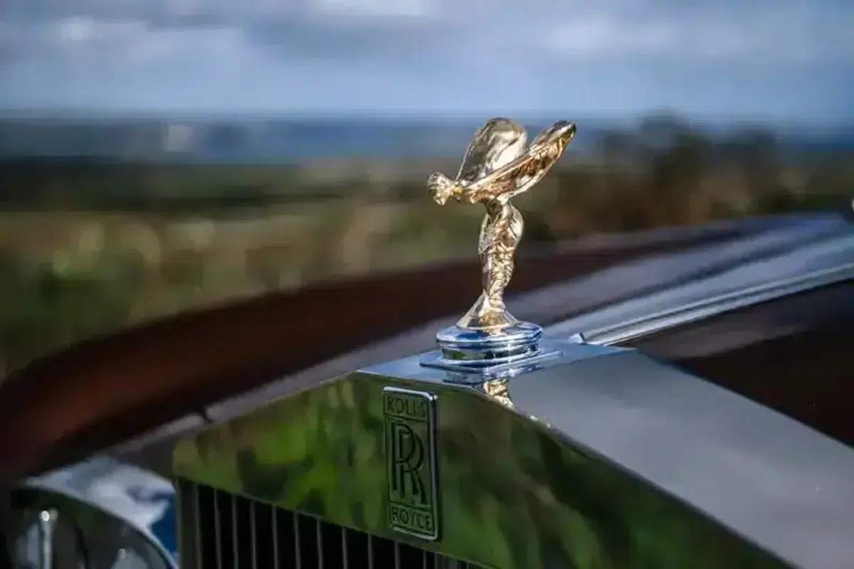 La Rolls-Royce di Noel Gallagher va all’asta: quanto costa l’auto simbolo degli Oasis (2)