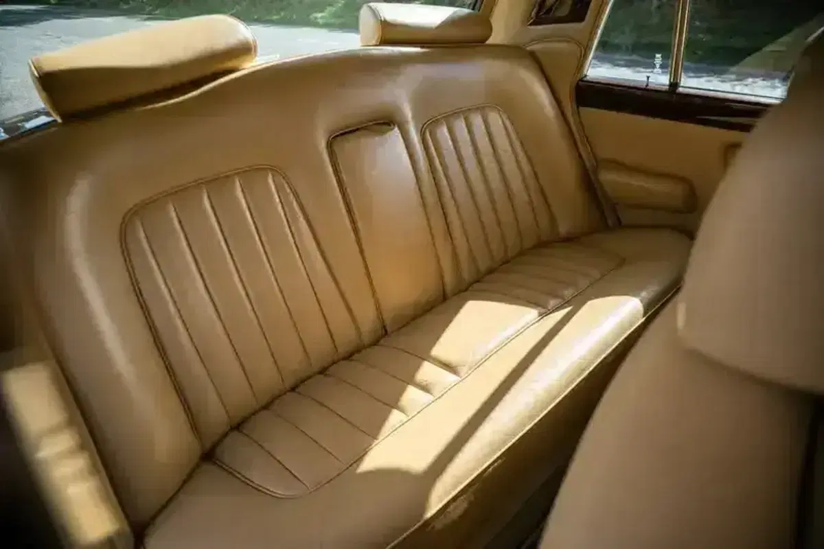 La Rolls-Royce di Noel Gallagher va all’asta: quanto costa l’auto simbolo degli Oasis (4)