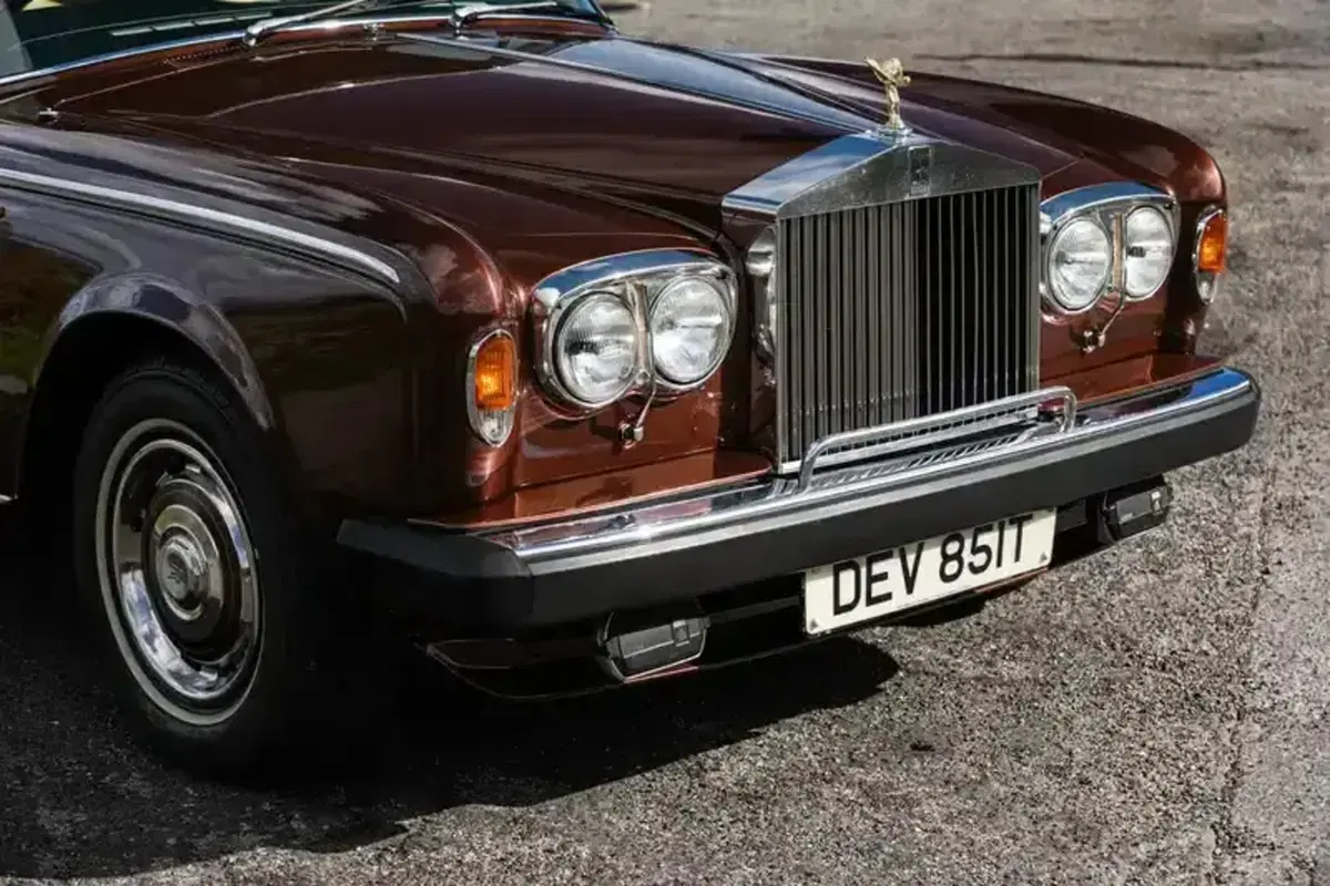 La Rolls-Royce di Noel Gallagher va all’asta: quanto costa l’auto simbolo degli Oasis (6)