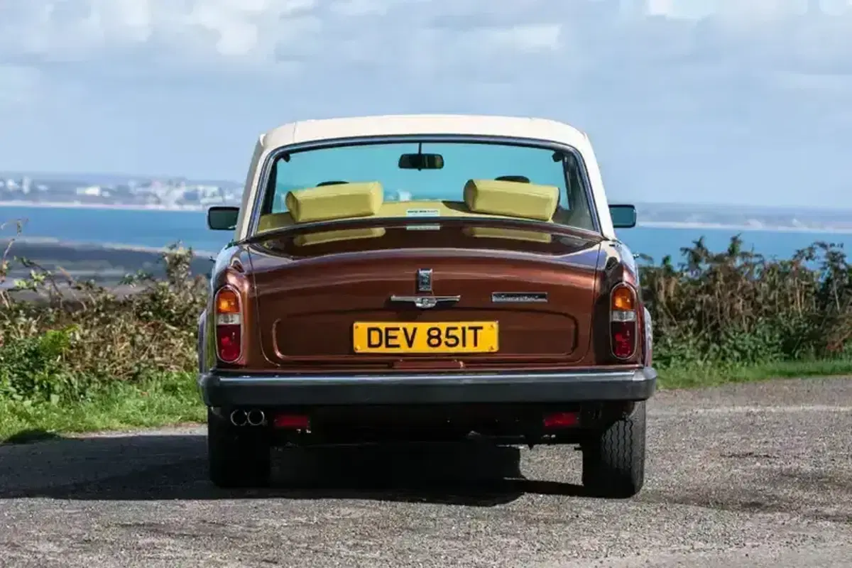 La Rolls-Royce di Noel Gallagher va all’asta: quanto costa l’auto simbolo degli Oasis (7)