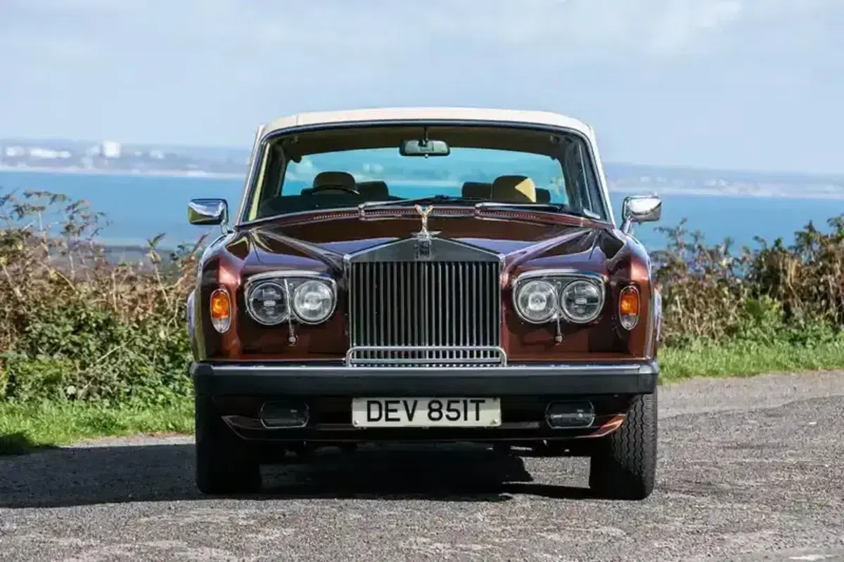 La Rolls-Royce di Noel Gallagher va all’asta: quanto costa l’auto simbolo degli Oasis (8)