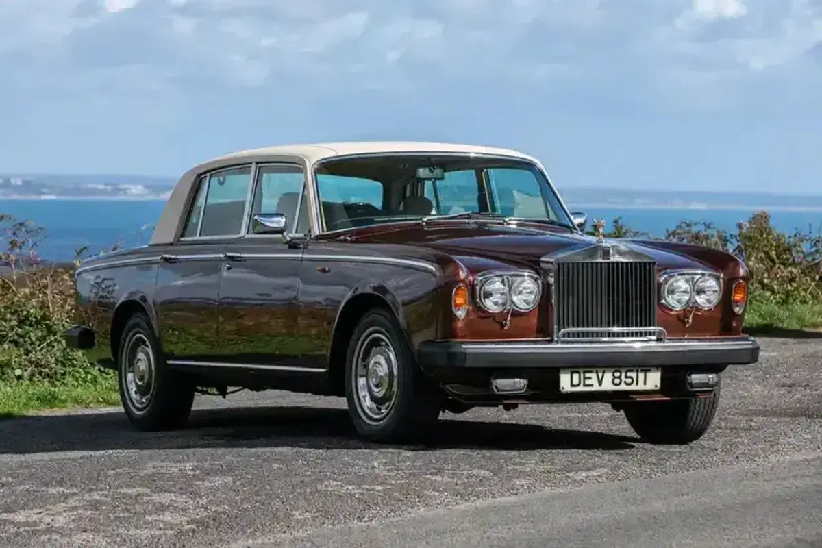 La Rolls-Royce di Noel Gallagher va all’asta: quanto costa l’auto simbolo degli Oasis (13)